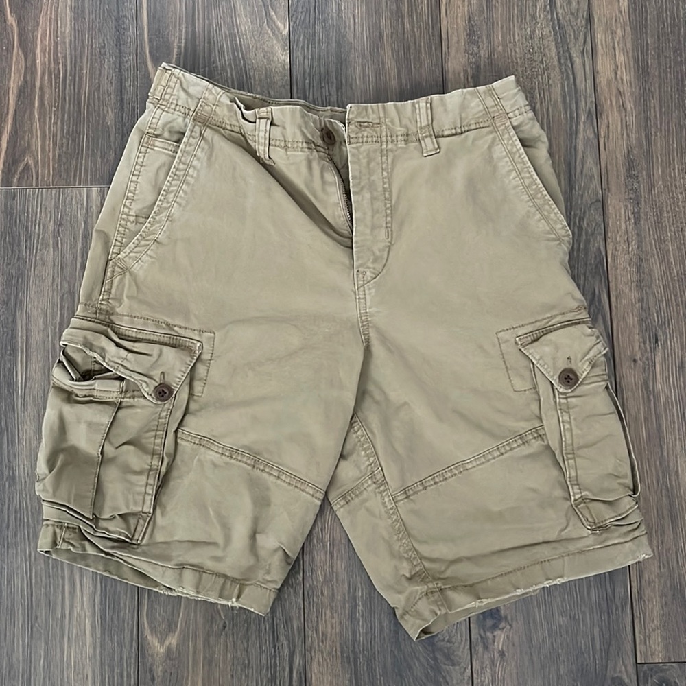 Men’s American Eagle Cargo shorts